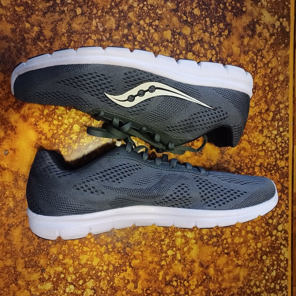 Saucony Form2U Sneakers, sz 11